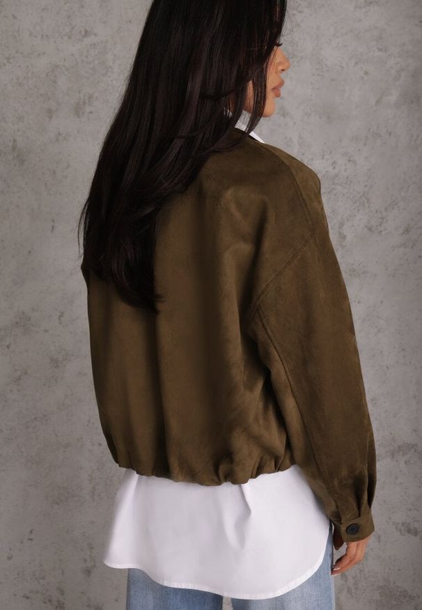 Renee - Ciemnobeżowa Kurtka Bomber Jacket Ozdobiona Guzikami Quilimi. Okazja: na co dzień. Kolor: zielony. Wzór: aplikacja. Styl: casual, elegancki