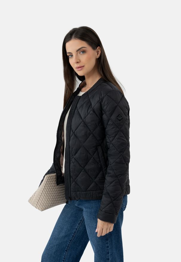 Volcano - Krótka, pikowana kurtka J-MANOLA. Okazja: na co dzień. Typ kołnierza: kołnierzyk stójkowy. Materiał: poliamid, materiał, jeans. Długość: krótkie. Styl: casual