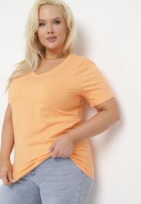 Born2be - Pomarańczowy T-shirt z Trójkątnym Dekoltem z Elastycznej Bawełny Petunria. Kolekcja: plus size. Kolor: pomarańczowy. Materiał: bawełna. Długość rękawa: krótki rękaw. Długość: krótkie. Styl: klasyczny