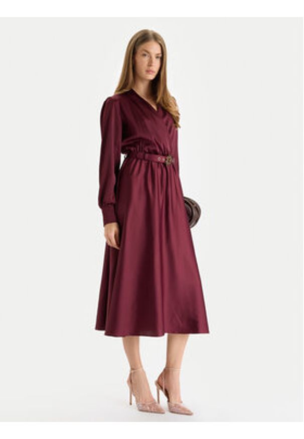 Rinascimento Sukienka koktajlowa CFC0125426003 Bordowy Regular Fit. Kolor: czerwony. Materiał: syntetyk. Styl: wizytowy