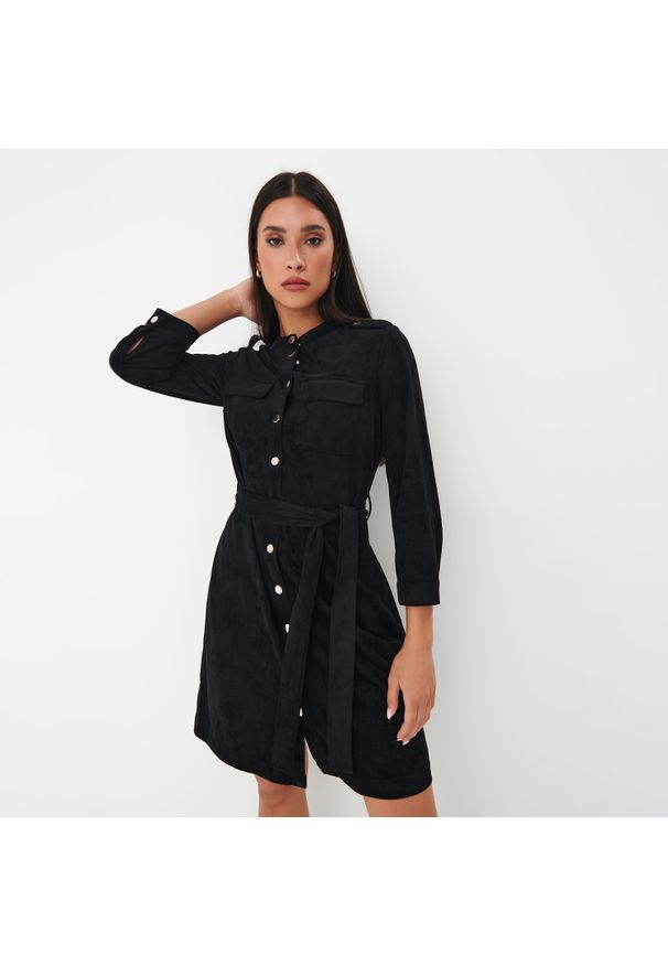 Mohito - Koszulowa sukienka mini - Czarny. Kolor: czarny. Typ sukienki: koszulowe. Długość: mini