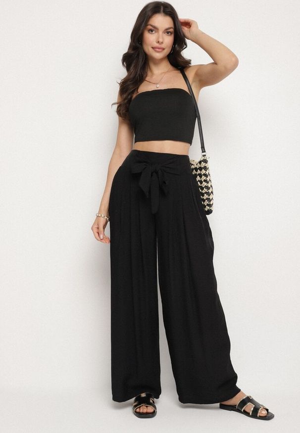 Born2be - Czarne Szerokie Spodnie z Wiskozy z Wysokim Stanem Kolianne. Okazja: na imprezę, na co dzień. Stan: podwyższony. Kolor: czarny. Materiał: wiskoza. Styl: elegancki, casual, klasyczny