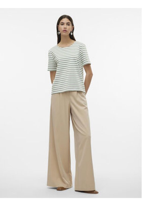Vero Moda T-Shirt Abby 10304716 Zielony Regular Fit. Kolor: zielony. Materiał: syntetyk