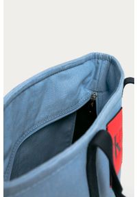 Calvin Klein Jeans - Torebka. Kolor: niebieski. Wzór: aplikacja. Dodatki: z aplikacjami. Rozmiar: duże. Rodzaj torebki: na ramię #5