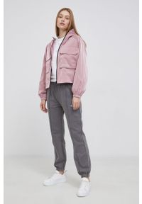 Calvin Klein Jeans Kurtka damska kolor różowy przejściowa oversize. Kolor: różowy. Materiał: materiał. Długość rękawa: raglanowy rękaw. Długość: długie. Wzór: gładki #6