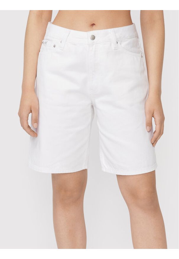 Calvin Klein Jeans Szorty jeansowe J20J218808 Biały Straight Fit. Kolor: biały. Materiał: bawełna