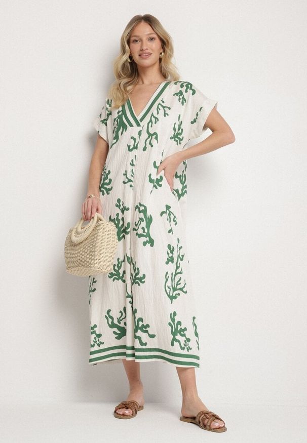 Born2be - Zielono-Beżowa Sukienka z Lnem i Wiskozą o Pudełkowym Kroju Sadirene. Okazja: na co dzień, na spotkanie biznesowe. Kolor: zielony. Materiał: len, wiskoza. Wzór: kwiaty. Sezon: wiosna, lato. Styl: biznesowy, casual, elegancki