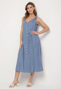 Born2be - Niebieska Wiskozowa Sukienka o Rozkloszowanym Kroju z Guzikami Natesana. Okazja: na co dzień, na spacer. Kolor: niebieski. Materiał: wiskoza. Typ sukienki: proste. Styl: casual