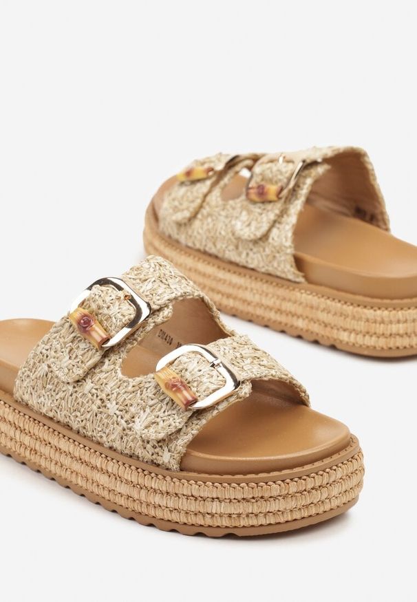 Renee - Beżowe Plecione Klapki na Grubej Podeszwie ze Sprzączkami Sonisea. Okazja: na co dzień. Kolor: beżowy. Materiał: jeans. Styl: casual, elegancki