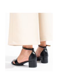 SHELOVET - Czarne sandały na niskim obcasie Shelovet. Kolor: czarny. Obcas: na obcasie. Wysokość obcasa: niski #4