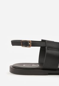 Renee - Czarne Sandały Typu Japonki Ozdobione Metaliczną Aplikacją Grynyra. Kolor: czarny. Wzór: aplikacja. Sezon: lato #6