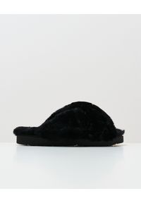 Inuikii - INUIKII - Czarne klapki z kożuchem. Kolor: czarny. Wzór: paski. Obcas: na płaskiej podeszwie #6