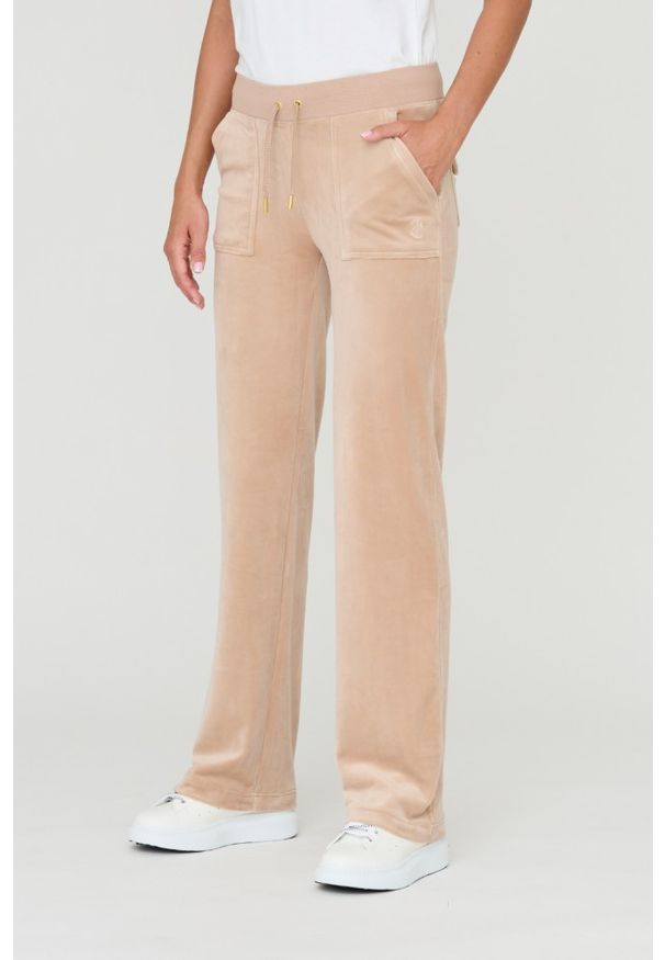 Juicy Couture - JUICY COUTURE Beżowe spodnie Del Ray. Kolor: beżowy. Materiał: poliester. Wzór: haft