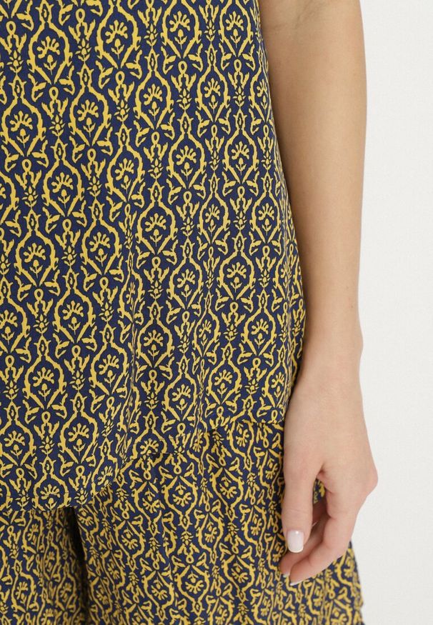 Born2be - Czarno-Żółty Bawełniany Komplet w Etniczny Wzór T-shirt i Szorty Sarithae. Kolor: żółty. Materiał: bawełna