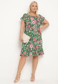Born2be - Zielona Bawełniana Sukienka w Kwiaty o Pudełkowym Fasonie ze Sznurkiem w Talii Risallise. Okazja: na spacer, na imprezę. Kolor: zielony. Materiał: bawełna. Długość rękawa: krótki rękaw. Wzór: kwiaty. Styl: wizytowy, retro #4