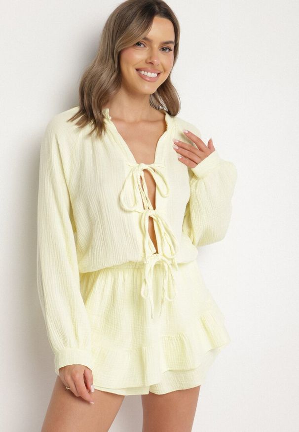 Born2be - Żółty Wiązany Bawełniany Kombinezon Boho z Falbankami i Wiązaniem Lalelia. Okazja: na imprezę, na co dzień. Kolor: żółty. Materiał: bawełna. Sezon: lato. Styl: boho