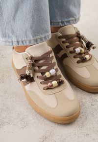 Renee - Ciemnobeżowe Sneakersy Typu Tenisówki Ozdobione Koralikami Daemeli. Kolor: beżowy. Materiał: jeans. Wzór: aplikacja. Sezon: lato #7