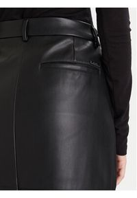 Calvin Klein Spódnica z imitacji skóry LV044D651G Czarny Regular Fit. Kolor: czarny. Materiał: skóra