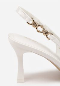 Renee - Białe Eleganckie Szpilki Slingback VICES z Ozdobną Aplikacją przy Pasku Natera. Zapięcie: pasek. Kolor: biały. Wzór: aplikacja. Obcas: na szpilce. Styl: elegancki. Wysokość obcasa: średni #9