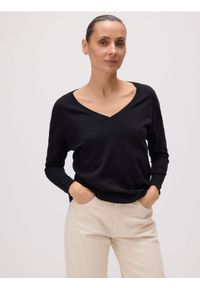 Reserved - Longsleeve z dekoltem V - czarny. Kolor: czarny. Materiał: dzianina, bawełna. Długość rękawa: długi rękaw