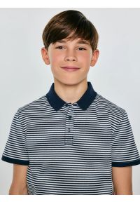 Big-Star - Koszulka chłopięca polo w paski granatowa Fiker 403. Typ kołnierza: polo. Kolor: niebieski. Materiał: dzianina. Długość rękawa: krótki rękaw. Długość: krótkie. Wzór: paski. Styl: klasyczny, sportowy #4