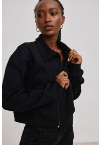 Marsala - Rozpinana bluza z prążka w kolorze DEEP BLACK - ZIP UP-M/L. Okazja: do pracy. Materiał: jeans, bawełna, dzianina, elastan. Wzór: prążki. Styl: elegancki
