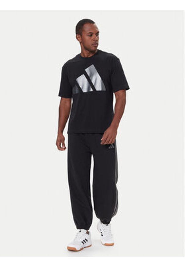 Adidas - adidas T-Shirt JM1709 Czarny Loose Fit. Kolor: czarny. Materiał: bawełna
