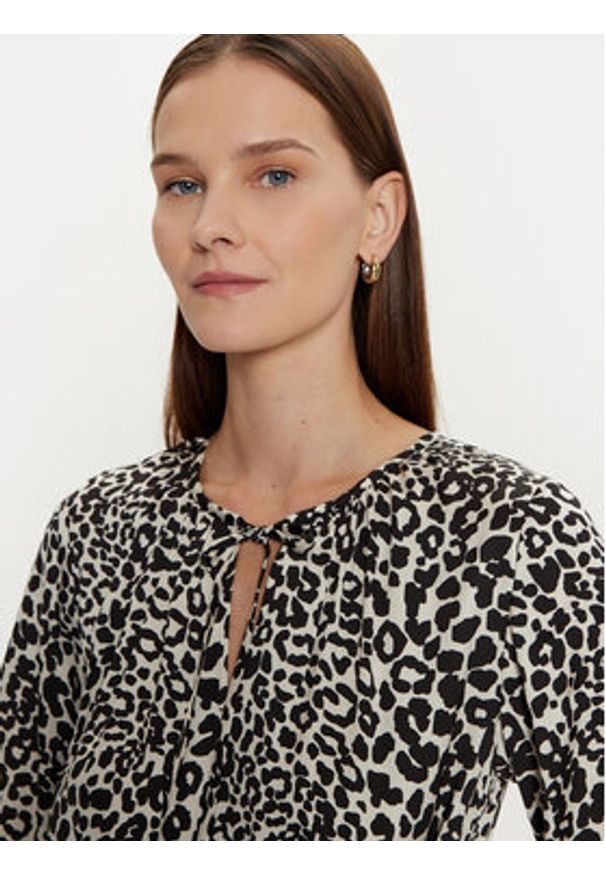 Olsen Sukienka koszulowa 13001793 Czarny Regular Fit. Kolor: czarny. Materiał: wiskoza. Typ sukienki: koszulowe