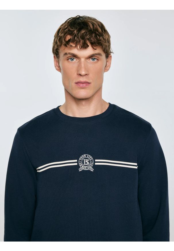 Big-Star - Bluza męska z haftem granatowa Daniel 403. Okazja: na co dzień. Kolor: niebieski. Materiał: dzianina. Wzór: haft. Styl: casual