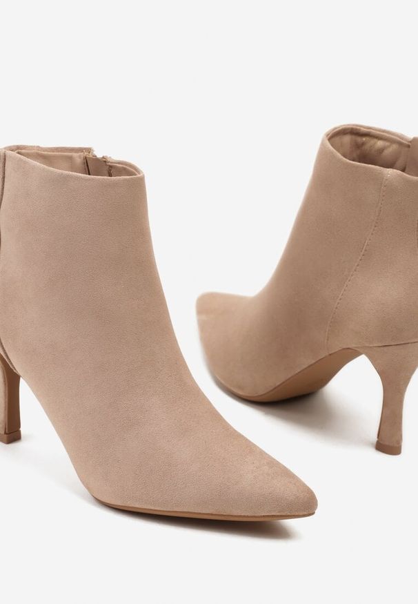 Renee - Ciemnobeżowe Botki na Szpilce w Klasycznym Stylu Latariela. Okazja: na co dzień. Kolor: beżowy. Materiał: jeans. Sezon: jesień. Obcas: na szpilce. Styl: klasyczny