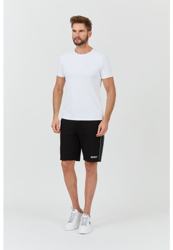 Guess - GUESS Biały t-shirt New Tech Str T. Kolor: biały