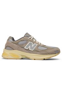 Buty unisex New Balance U2010GD – beżowe. Kolor: beżowy. Materiał: guma, zamsz. Szerokość cholewki: normalna. Sezon: lato. Sport: bieganie
