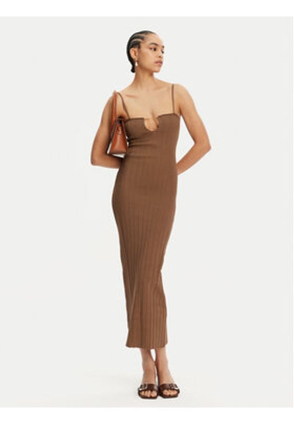 JACQUEMUS Sukienka dzianinowa 24E241KN358-2355 Brązowy Regular Fit. Kolor: brązowy. Materiał: wiskoza
