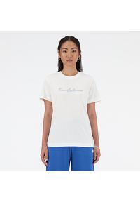 Koszulka damska New Balance WT41909WT – biała. Kolor: biały. Materiał: bawełna. Długość rękawa: krótki rękaw. Długość: krótkie. Wzór: napisy