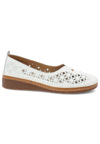 Białe Półbuty S.Barski Wygodne Wsuwane Obuwie Damskie. Okazja: na co dzień. Zapięcie: bez zapięcia. Kolor: biały. Materiał: skóra. Sezon: wiosna, lato. Obcas: na obcasie. Styl: casual, elegancki. Wysokość obcasa: średni #7