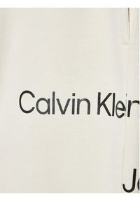 Calvin Klein Jeans Spodnie dresowe Disrupted Inst. Logo IU0IU00323 Beżowy Regular Fit. Kolor: beżowy. Materiał: bawełna #2