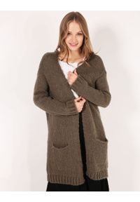 Unisono - NIEZAPINANY SWETER Z WEŁNĄ 218-2205 KHAKI. Kolor: brązowy. Materiał: wełna #1