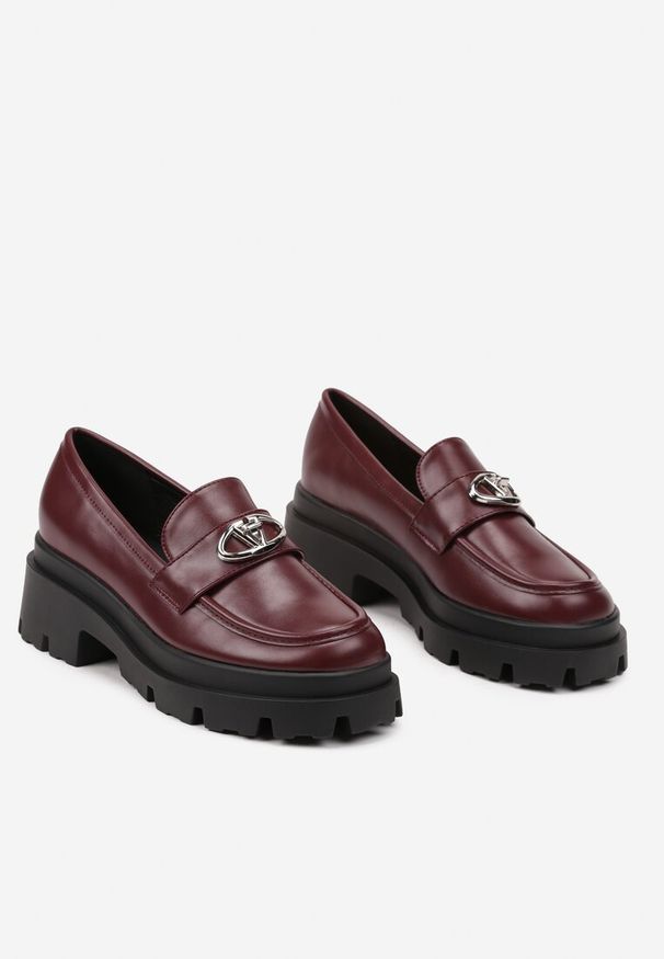 Born2be - Bordowe Mokasyny na Grubej Podeszwie z Ozdobną Klamrą Kikirra. Okazja: na co dzień. Zapięcie: klamry. Kolor: czerwony. Materiał: len. Styl: casual, klasyczny, elegancki