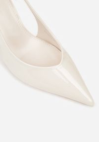 Renee - Jasnobeżowe Szpilki Lakierowane z Wycięciami Fyriana. Zapięcie: sprzączka. Kolor: beżowy. Materiał: lakier. Wzór: aplikacja. Sezon: jesień. Obcas: na szpilce. Styl: elegancki. Wysokość obcasa: średni #9