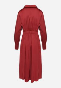 Born2be - Bordowa Rozkloszowana Sukienka o Koszulowym Kroju z Imitacją Kieszeni i Gumką w Talii Rizza. Okazja: na co dzień. Kolor: czerwony. Typ sukienki: koszulowe. Styl: wizytowy, klasyczny, casual, elegancki #6