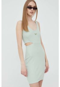Reebok Classic sukienka H58681 kolor zielony mini dopasowana. Kolor: zielony. Materiał: materiał. Długość rękawa: na ramiączkach. Wzór: aplikacja. Typ sukienki: dopasowane. Długość: mini #2