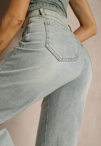 Renee - Jasnoniebieskie Jeansy High Waist o Szerokim Kroju z Przetarciami Zeleldi. Okazja: na co dzień. Stan: podwyższony. Kolor: niebieski. Styl: casual, elegancki