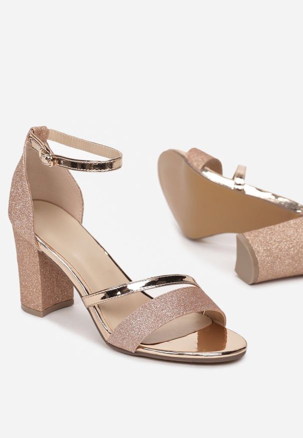 Renee - Szampańskie Sandały Shegana. Okazja: na imprezę. Zapięcie: pasek. Kolor: złoty. Wzór: aplikacja. Obcas: na obcasie. Wysokość obcasa: średni