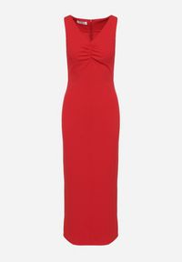 Born2be - Czerwona Dopasowana Sukienka z Wiskozą Ozdobiona Marszczeniem Siloria. Okazja: na co dzień. Typ kołnierza: dekolt w kształcie V. Kolor: czerwony. Materiał: wiskoza. Wzór: aplikacja. Sezon: lato. Typ sukienki: proste. Styl: elegancki, casual #7