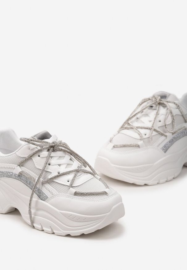 Renee - Białe Sneakersy na Grubej Podeszwie Ozdobione Cyrkoniami i Brokatem Klineria. Kolor: biały. Wzór: aplikacja