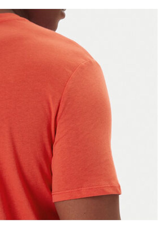 Mustang T-Shirt Austin 1016857 Czerwony Regular Fit. Kolor: czerwony. Materiał: bawełna