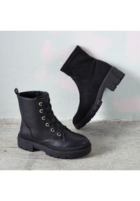 bonprix - Botki sznurowane na profilowanej podeszwie. Kolor: czarny #1