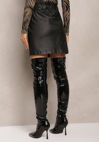 Renee - Czarna Spódnica z Ekoskóry z Ozdobnie Marszczoną Talią Selja. Okazja: na co dzień. Kolor: czarny. Styl: klasyczny, elegancki, casual