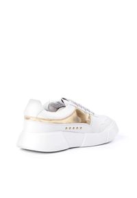 PREMIUM BASICS - Białe sneakersy z metalicznymi wstawkami MILITARY PLATINUM. Nosek buta: okrągły. Kolor: biały. Materiał: jeans, materiał. Szerokość cholewki: normalna. Wzór: aplikacja #5