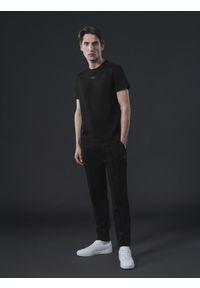 4f - Spodnie dresowe męskie 4F x Robert Lewandowski. Kolor: czarny. Materiał: dresówka #2